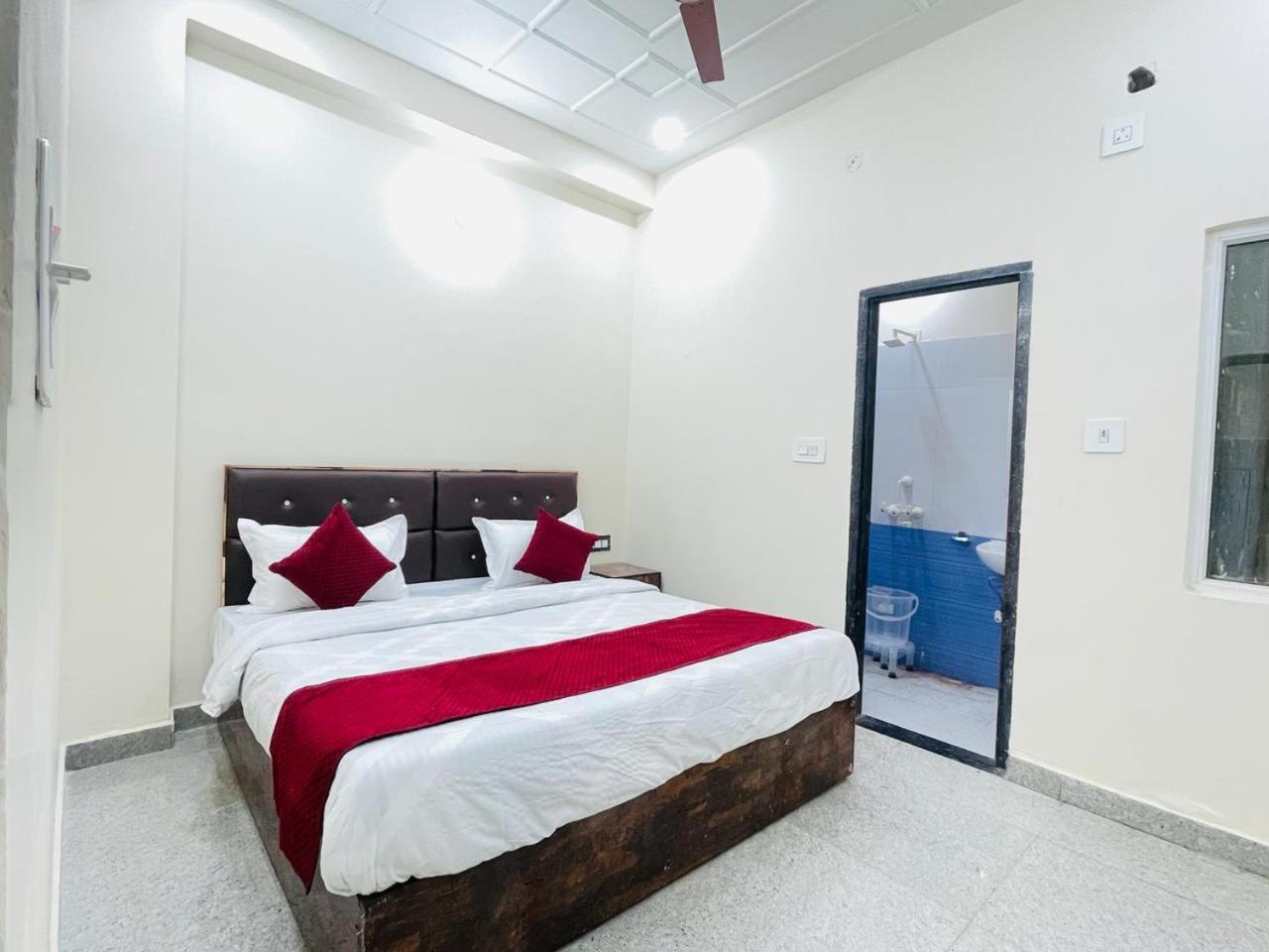 The Lord Krishna Residency Vrindavan Hotel Exterior photo